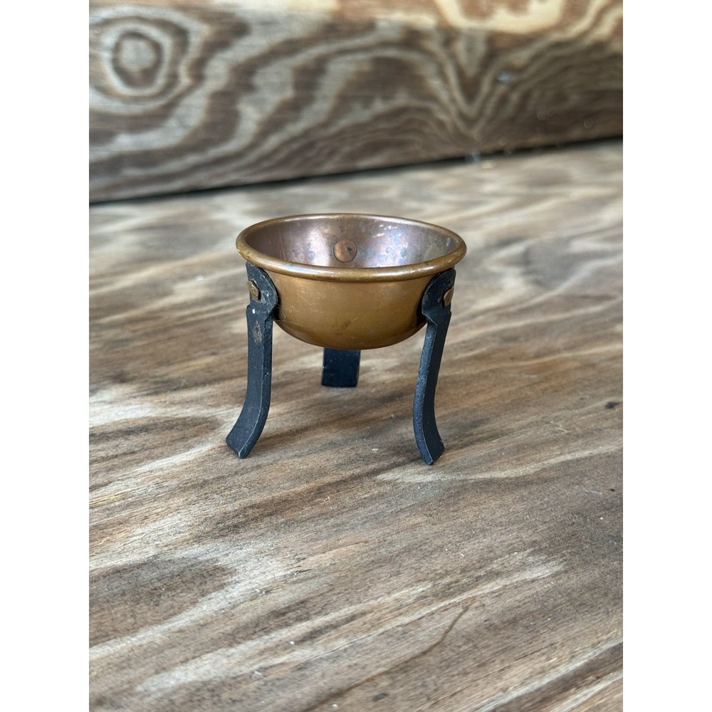 Vintage Miniature Copper Pot With 3 Legs HANDARBETE M.T. VÄSTERÅS